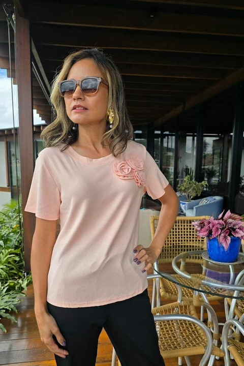 BS-0789 -T-shirt malha rosa trio flores da mesma cor