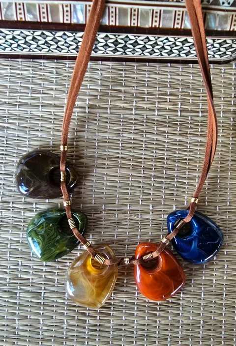 CO-0759- Colar curto 5 pcs resina cores diferentes - comprar online