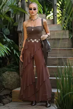 CALÇA COM BABADOS na internet