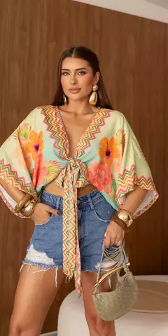 Cropped Morcego Oásis na internet