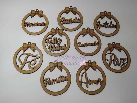 Bola de Natal palavras de otimismo de MDF recorte a laser 7,5cm - cod 9166