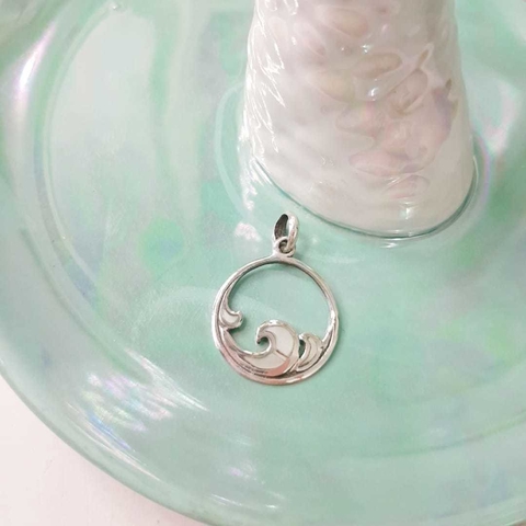 pingente onda pedra natural madreperola