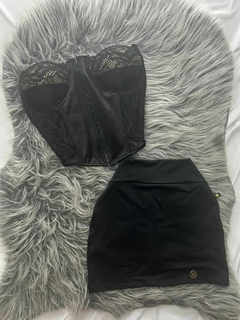 Conjunto HAPPYCAT feminino Natal e ano novo corselet de renda acetinado e saia shorts preta vermelha e branca - comprar online