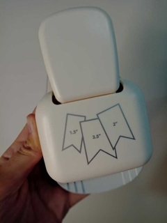 Perforadora para banderín regulable