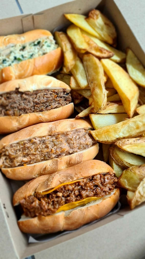 Pack x 4 sándwiches + 2 porciones de papas rústicas - comprar online