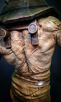 Figura Silent Hill Pyramid Head 40cm (a pedido) en internet