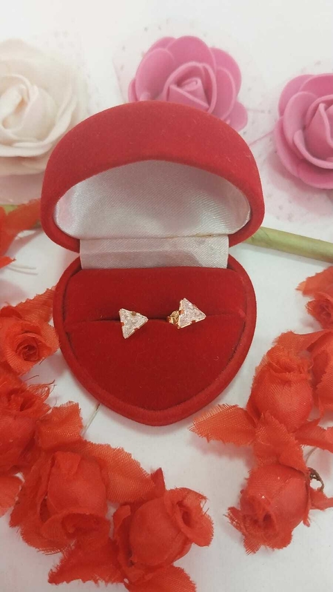 BRINCO FOLHEADO TRIANGULO ZIRCONIA