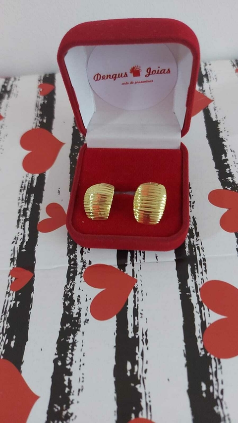 BRINCO FOLHEADO LISO