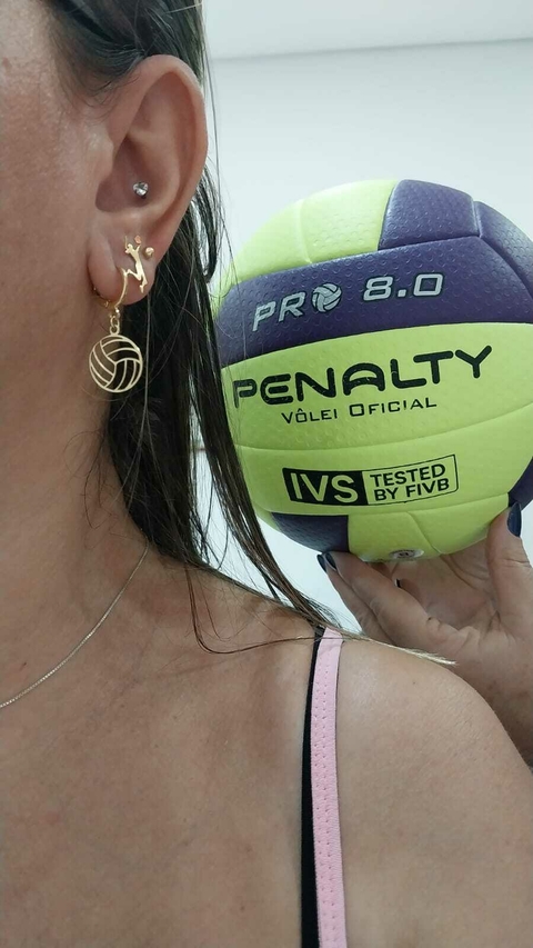 BRINCO ARGOLA FOLHEADO PINGENTE VOLEI