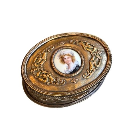 Porta joias em bronze com pintura de dama