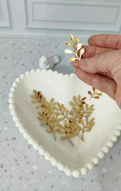 RECORTE FOLHAGEM LONITA METALIZADA DOURADA