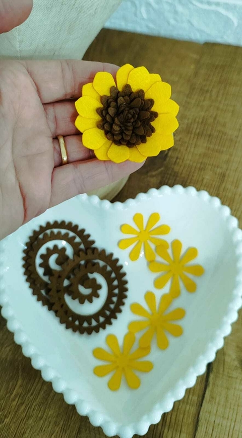 KIT APLIQUES DE GIRASSOL EM FELTRO (3 Girassóis)