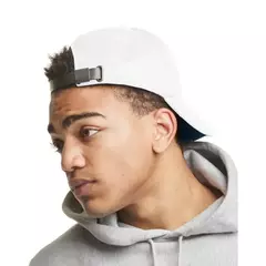 BONÉ CHAMPION SCRIPT SNAP na internet