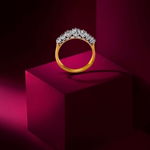 Meia Aliança Sara em Diamantes - Coleção Mariage