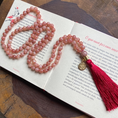 Japamala de 108 contas e meru de pedra do sol e pingente do símbolo do OM