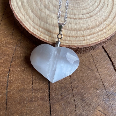 Colar coração selenita