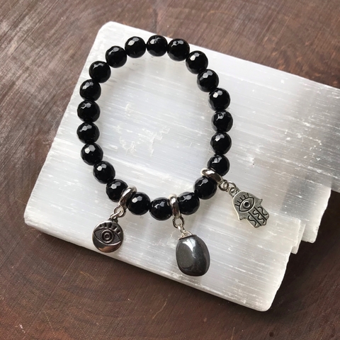 Pulseira de ágata negra facetada com 3 pingentes