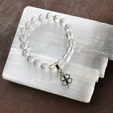 Pulseira de quartzo transparente com trevo