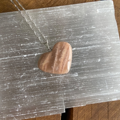 Colar coração pedra da lua