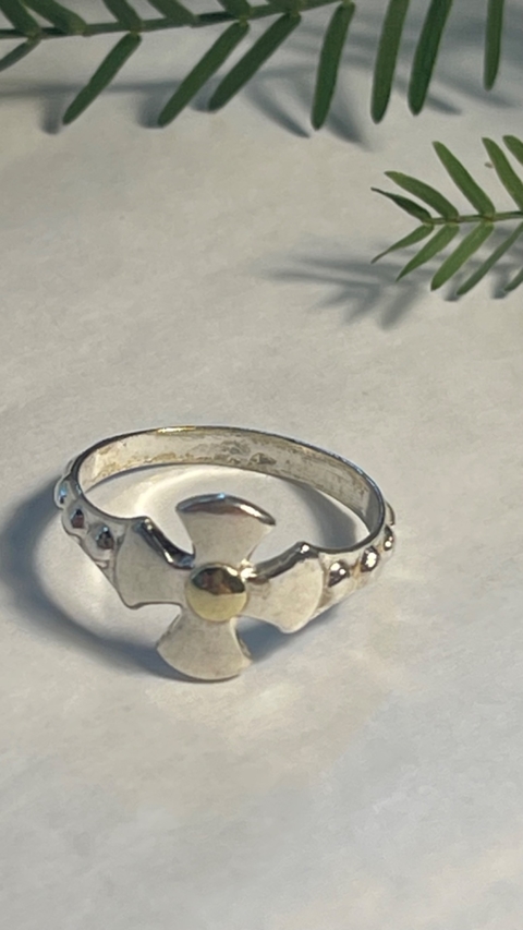 Anillo denario y cruz con oro