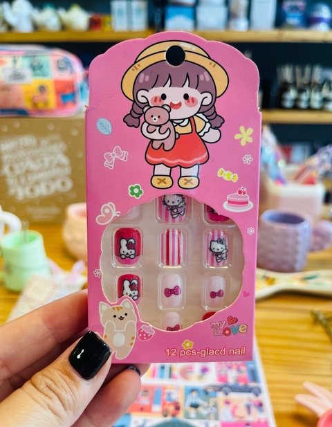 Nails hello kitty
