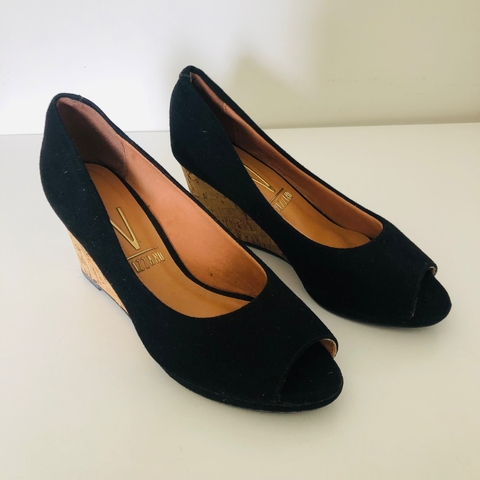 Sapato Peep Toe Preto em Suede Salto Cortiça Vizzano 35