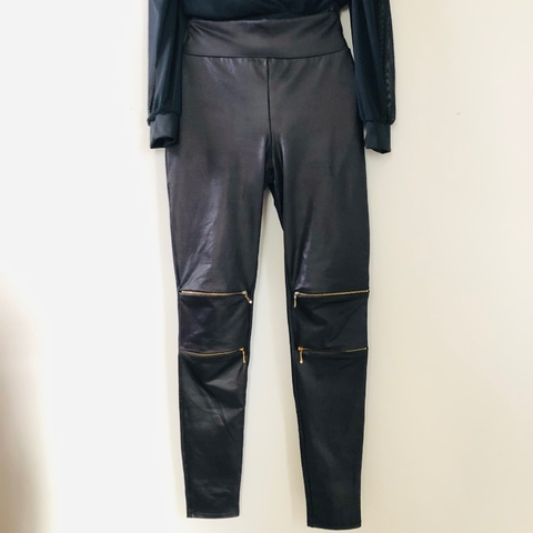 Calça Legging Preta Resinada Rock Vintage P/M