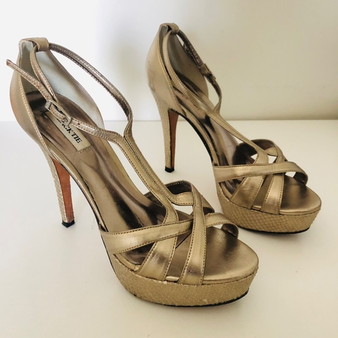 Sandália de Festa Metalizada Prata Salto Fino Feminina de Couro Black Tie 34