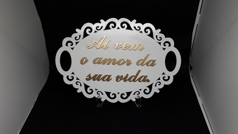 Placa "Aí vem o amor da sua vida!"