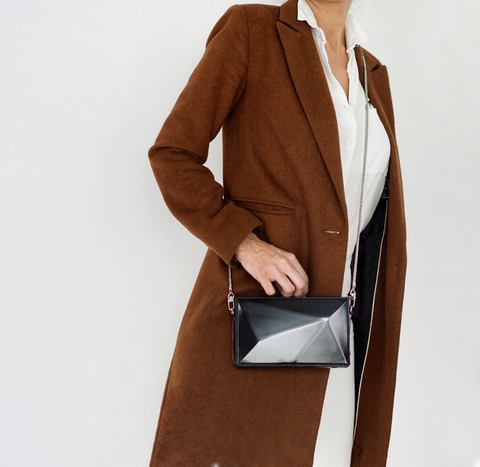 PRE ORDER CARTERA ZAHA NEGRA Y ALUMINIO NEGRO BRILLO