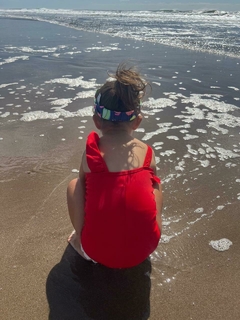 Entera de nena con volado a un hombro. Art 1053 en internet