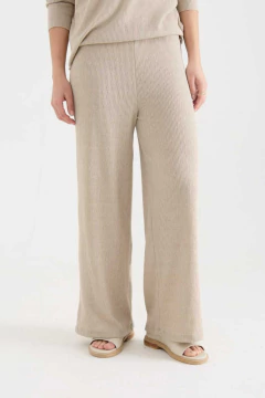 Imagen de Pantalón rústico, de crepe crash.