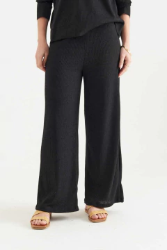 Pantalón rústico, de crepe crash. - comprar online