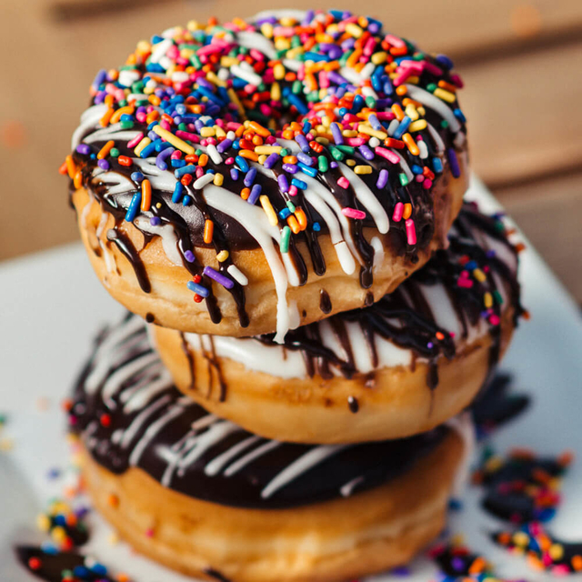 Donuts com cobertura de chocolate