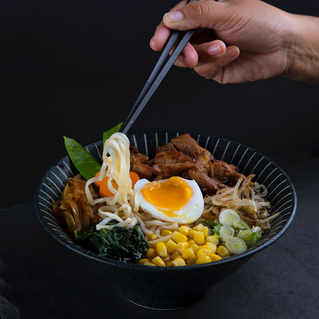 Ramen com ovo e carne de porco
