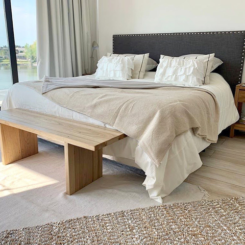 Respaldo de Cama Tapizado con Tachas