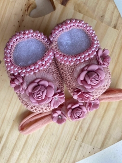Imagem do Kit Sapatinho Tricot e Faixinha Luxo 3 Rosas