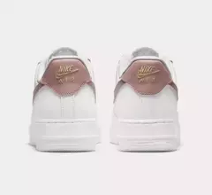Nike Air Force 1 Low First Use Light Sail Red na internet