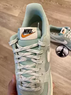 Imagem do Nike Air Force 1 '07 LV8 'Certified Fresh - Enamel Green'