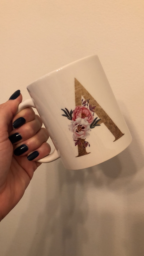 Caneca letra florida - pronta entrega