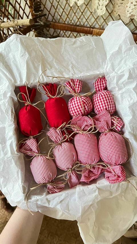 Kit 8 BomBom Decorativo - Cor Vermelha