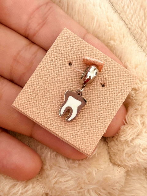 Berloque dente em Aço Inox - comprar online