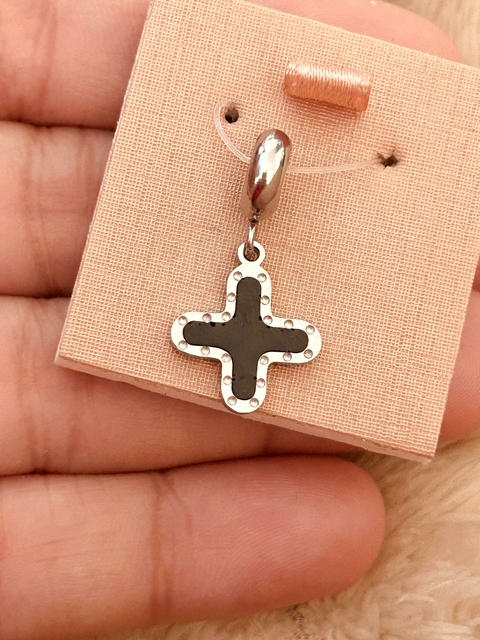 Berloque Cruz Preta em Aço Inox - comprar online