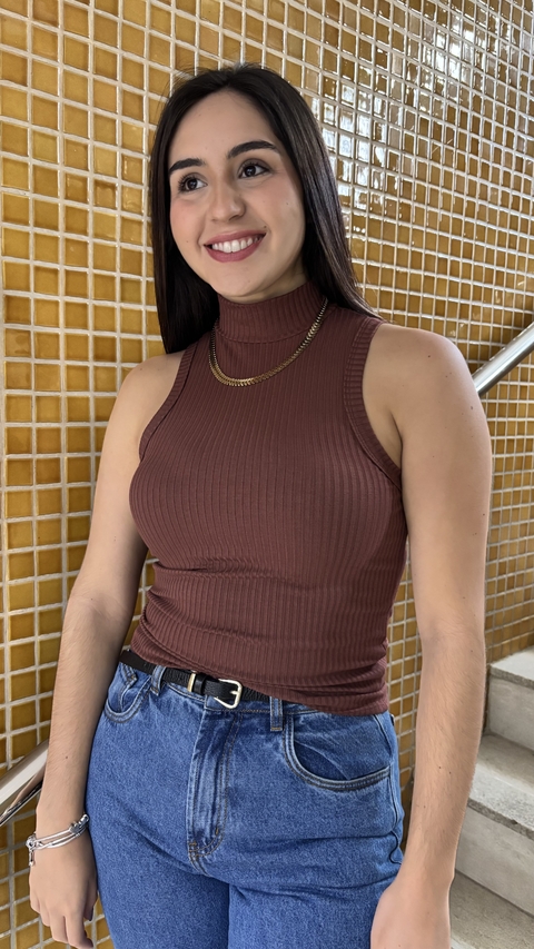 REGATA CANELADA GOLINHA - MARROM - comprar online