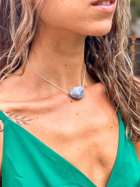 Colar Quartzo Azul Bruto