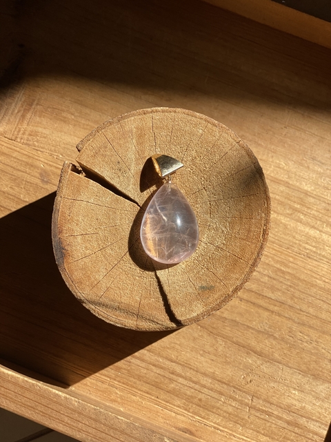 Pingente Quartzo Rosa banhado a ouro 18k