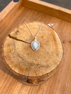 Pingente Gota Pedra da Lua Leitosa - comprar online