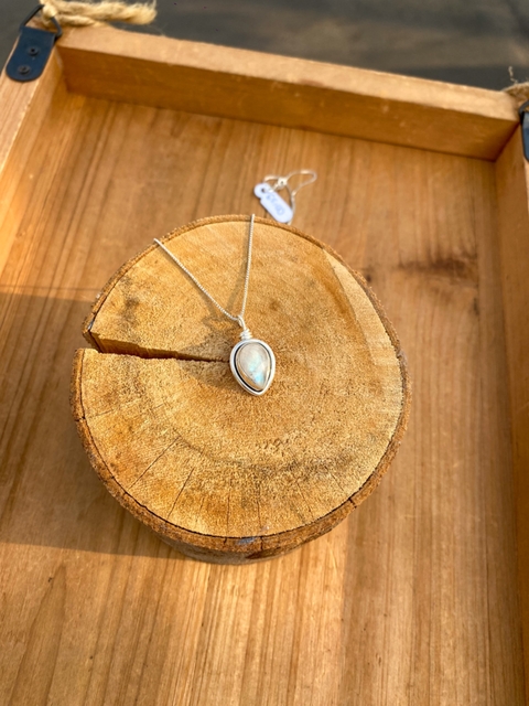 Pingente Gota Pedra da Lua Leitosa