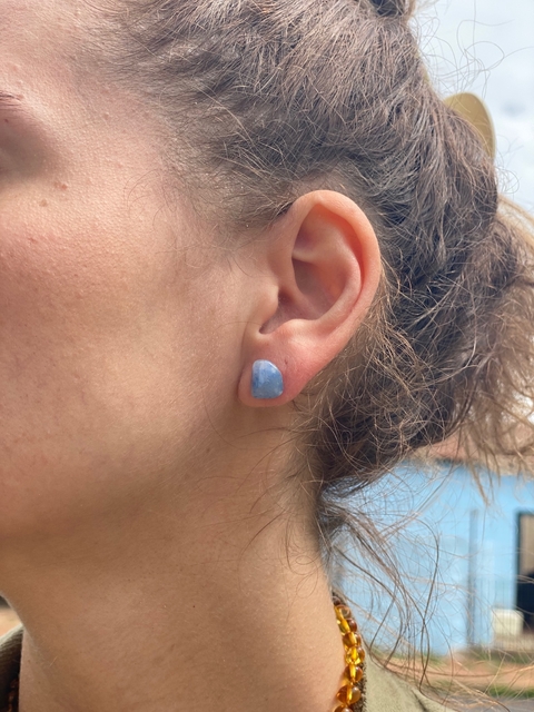 Brinco Forma Livre Quartzo Azul