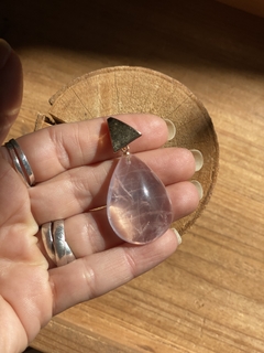 Pingente Quartzo Rosa banhado a ouro 18k na internet